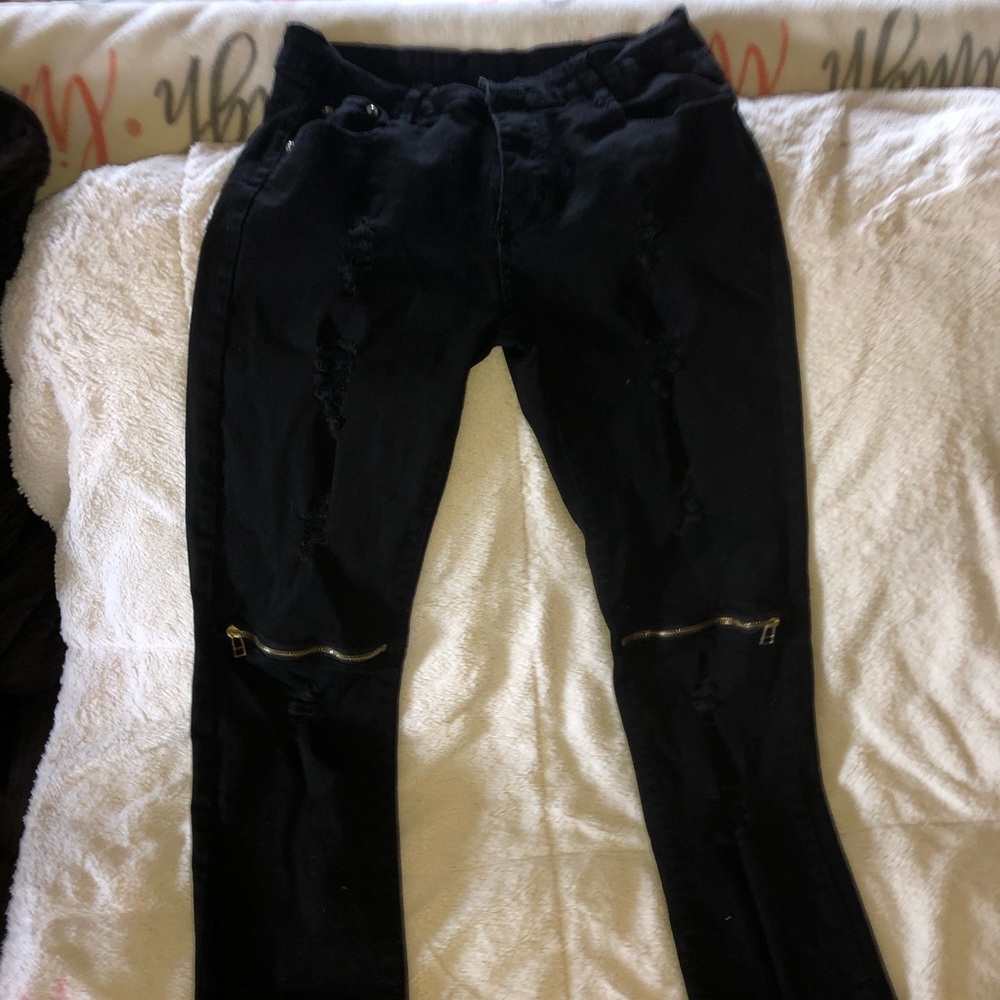 Men’s Black Distressed Straight Leg Jeans